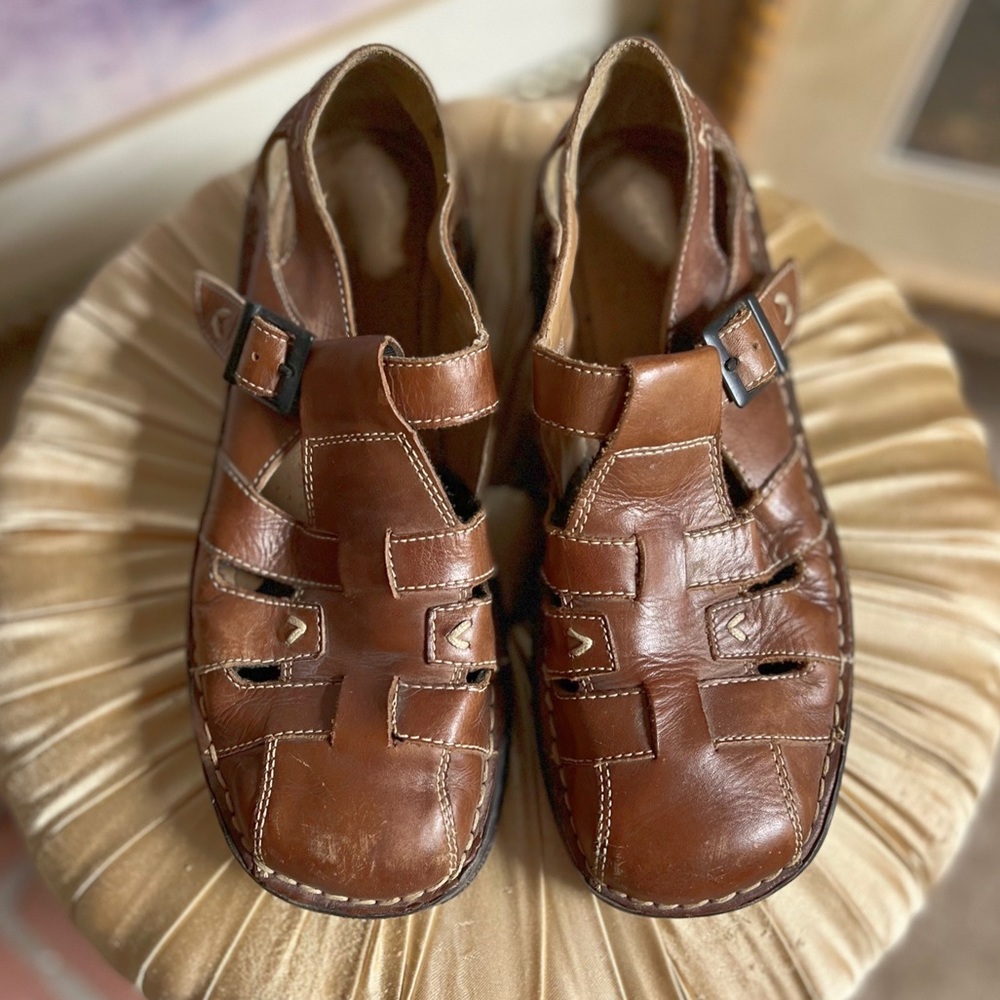 Closed Toe Leather Sandal